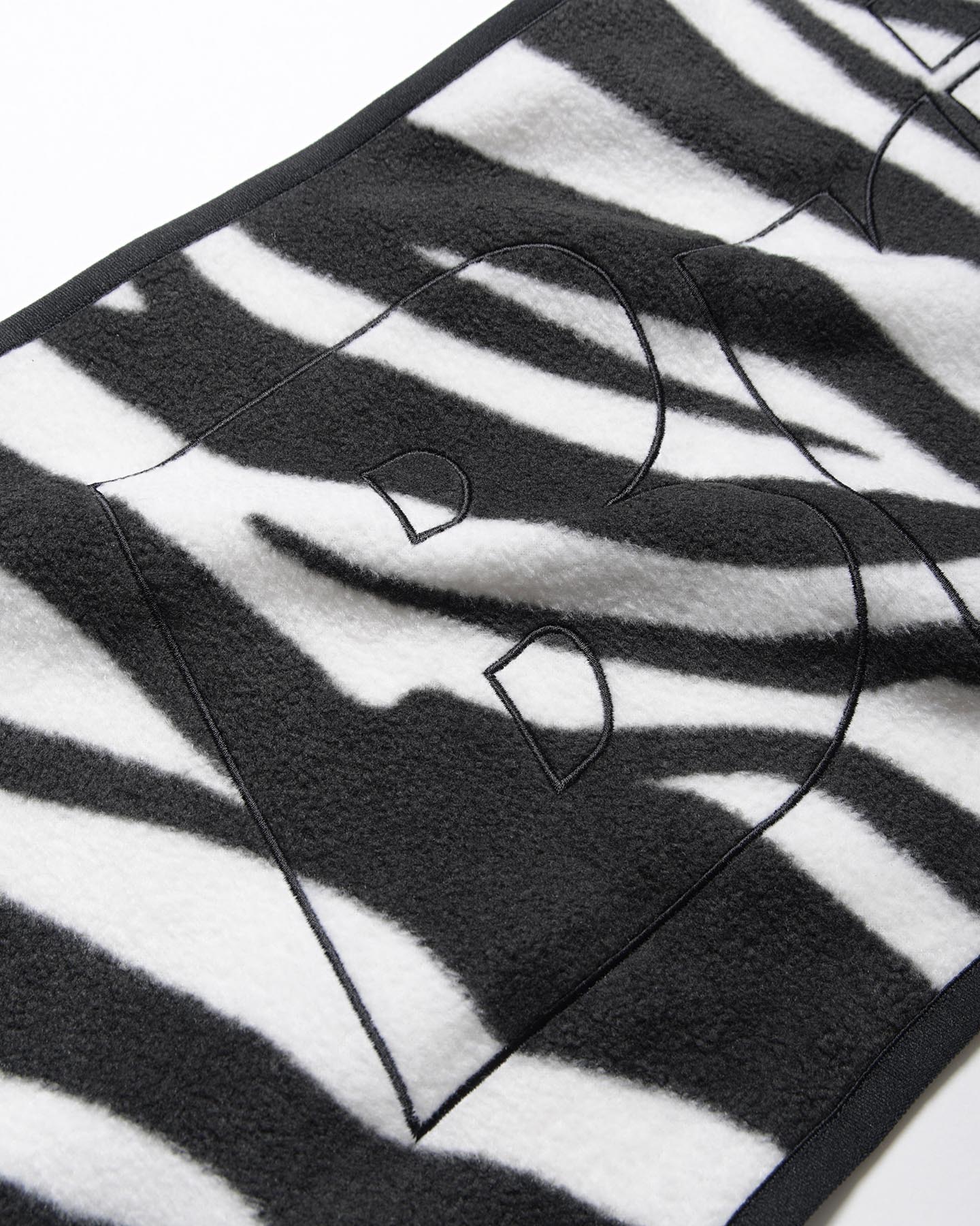 F.C.Real Bristol ZEBRA FLEECE MUFFLER
