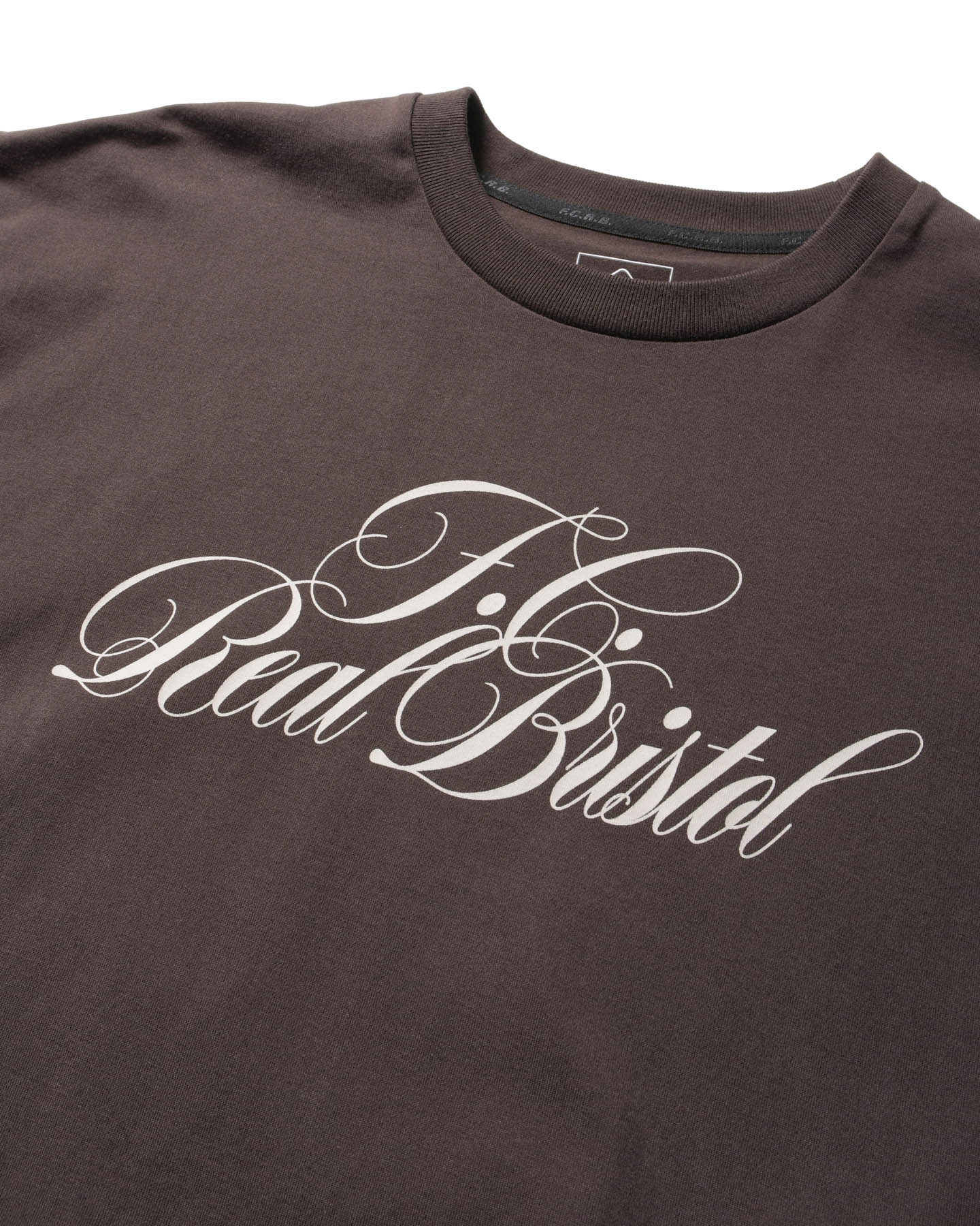 SOPH. | SCRIPT TEE(M BROWN):