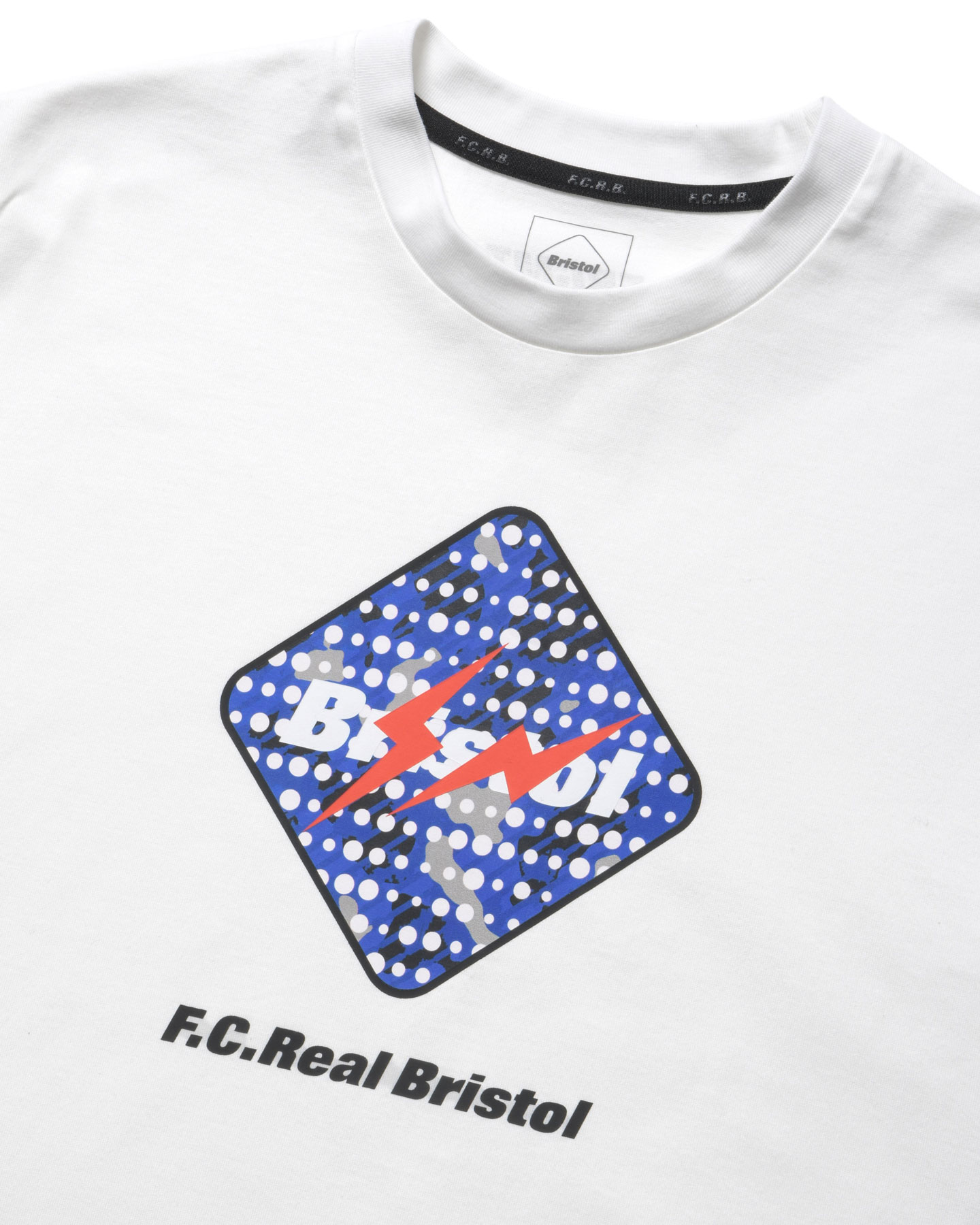 SOPH. | FRAGMENT: CAMOUFLAGE EMBLEM TEE(L WHITE):