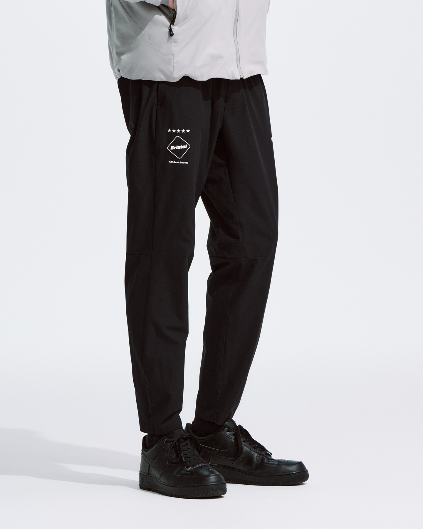 SOPH. | STRETCH LIGHT WEIGHT TAPERED EASY PANTS(M BLACK):