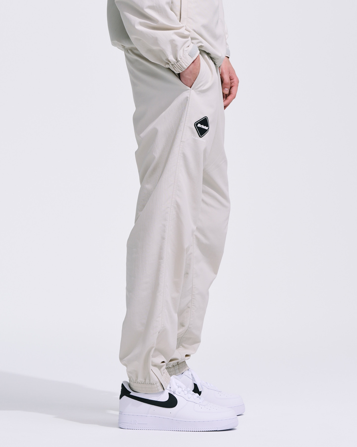 SOPH. | SUPPLEX NYLON EASY PANTS(M KHAKI):
