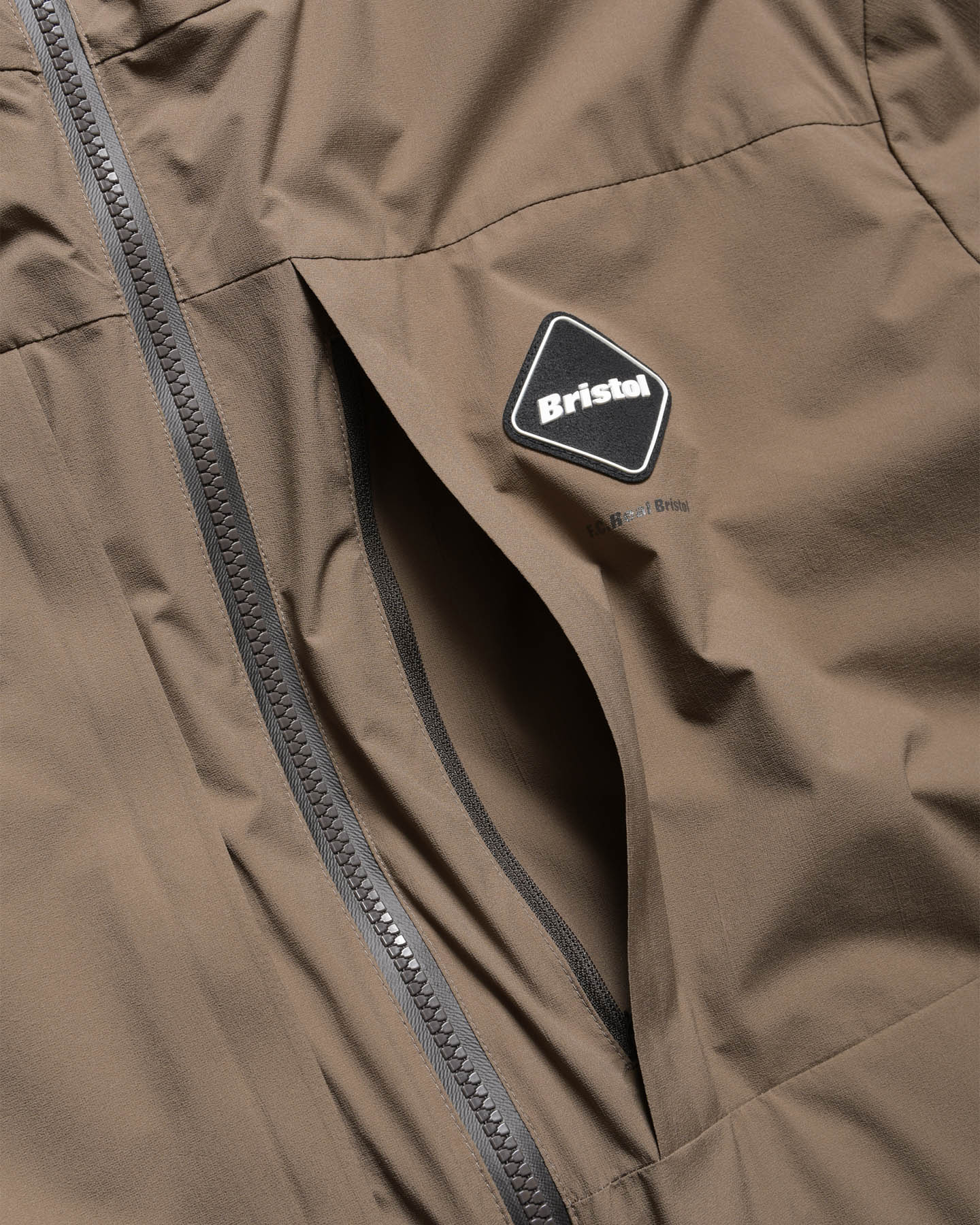 SOPH. | INSULATION HOODED JACKET(M MOCHA):