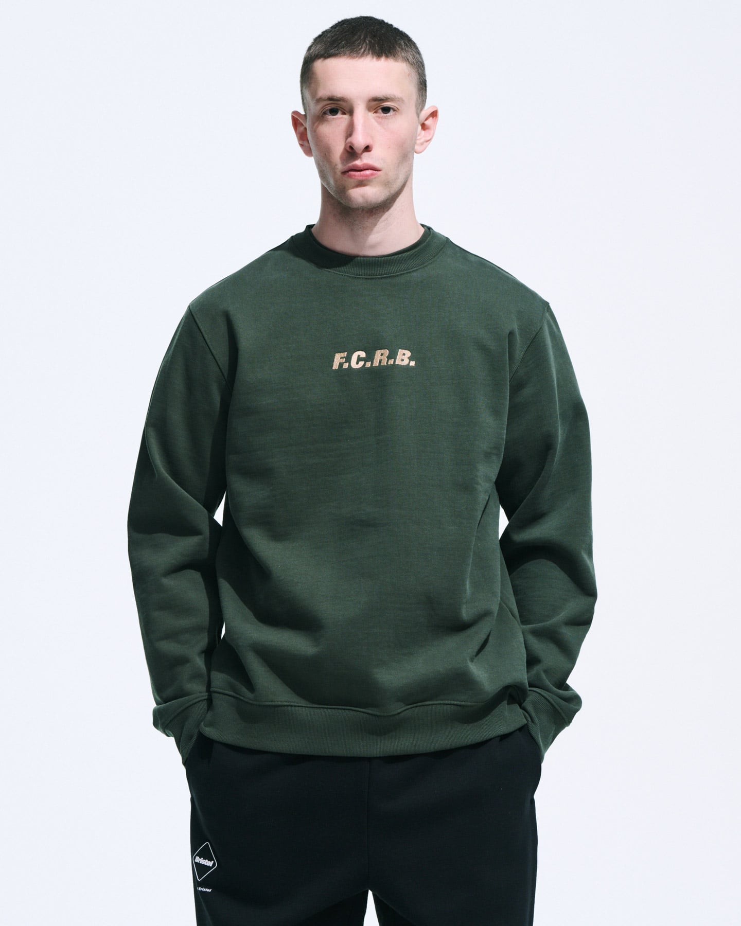 6527 FCRBブリストル クルーネックスウェット トレーナー カーキ 6527