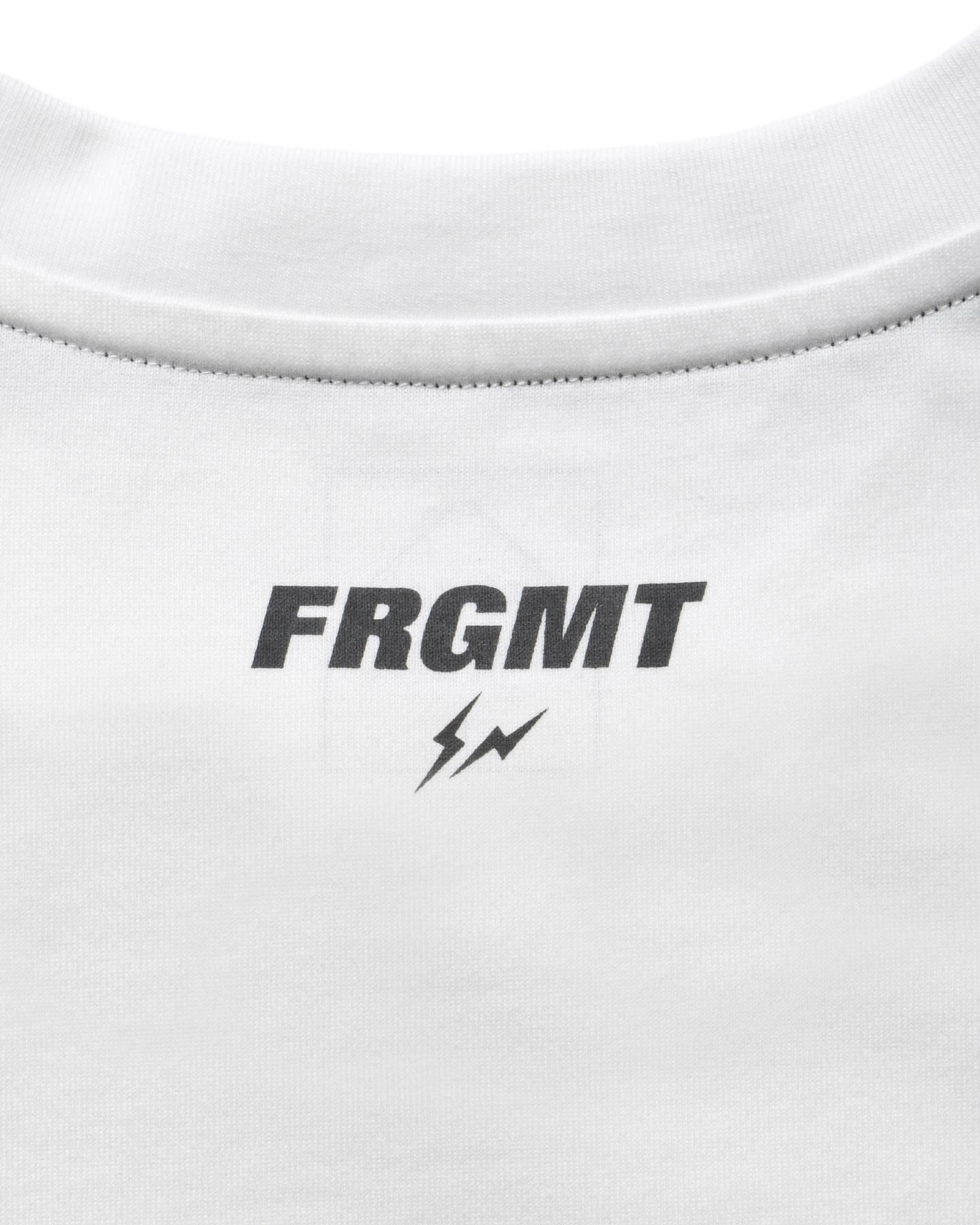 SOPH. | FRAGMENT: CAMOUFLAGE EMBLEM TEE(M WHITE):