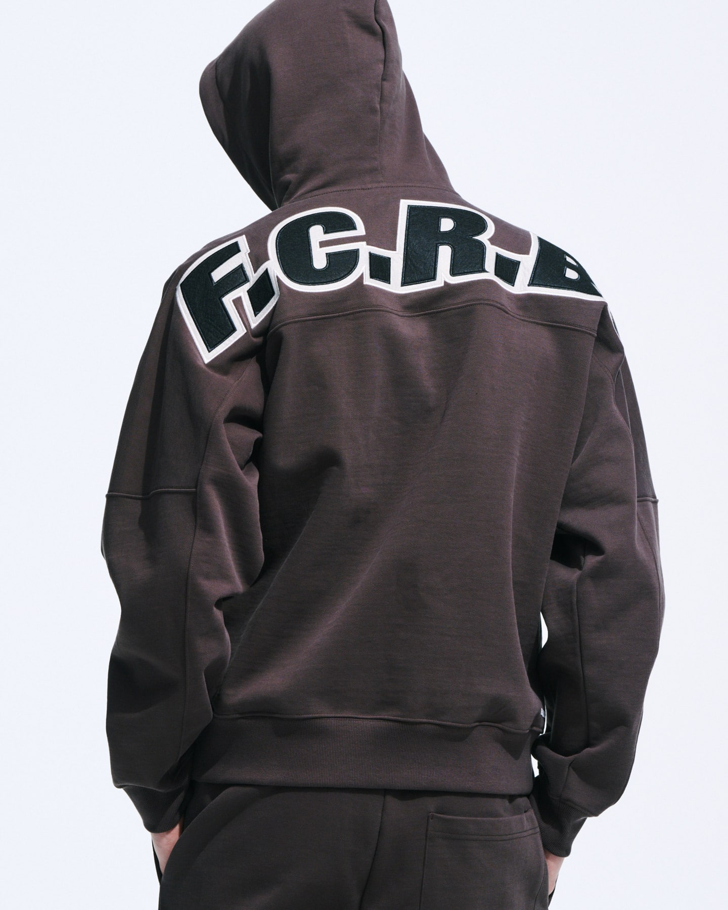 FCRB ブリストル BIG LOGO ナイロンパーカー　サイズS f.c.real ファッション FCRB ブリストル BIG LOGO ナイロン