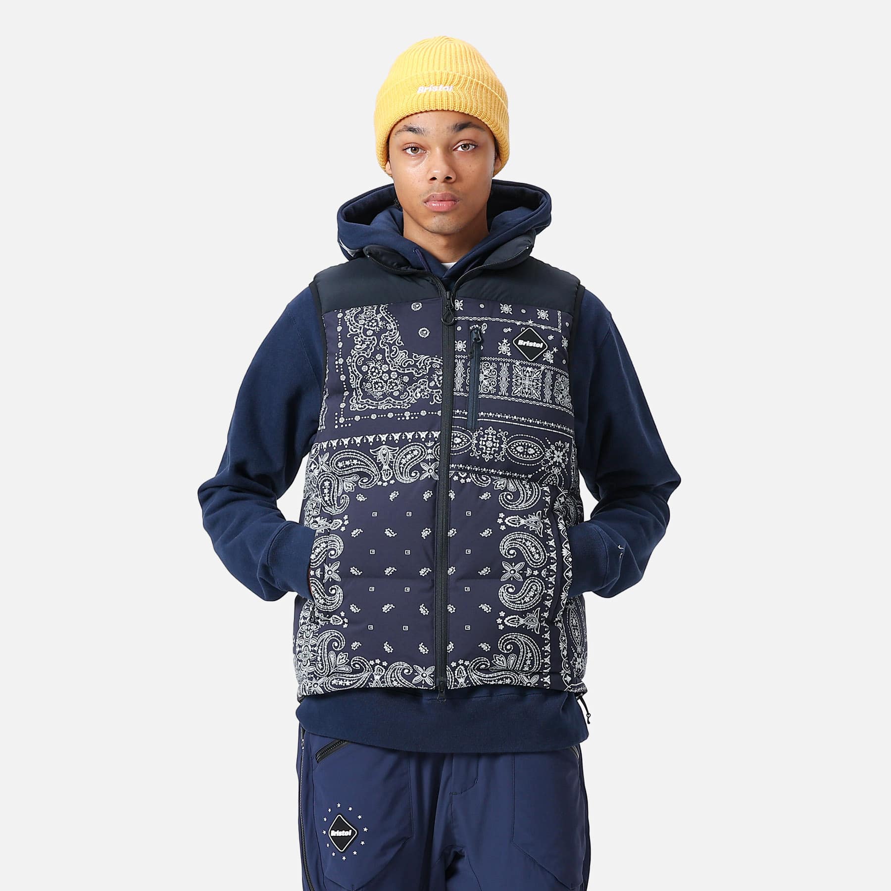 公式半額 F.C.Real Bristol DOWN VEST ブラック バンダナ L