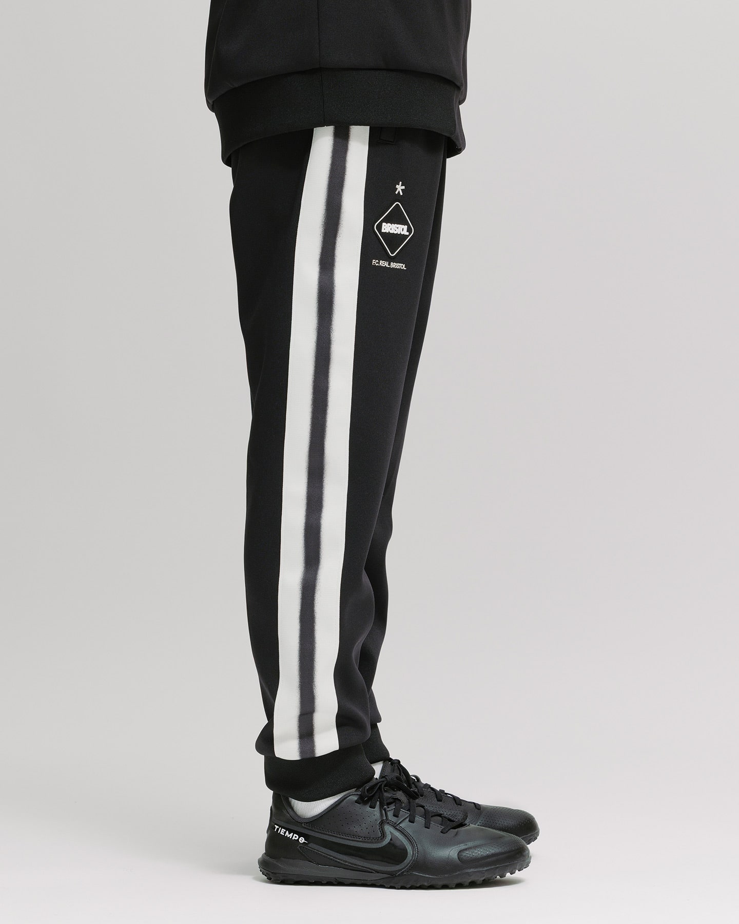SOPH. | ERIC HAZE: TRAINING TRACK PANTS(M(120-130) BLACK):
