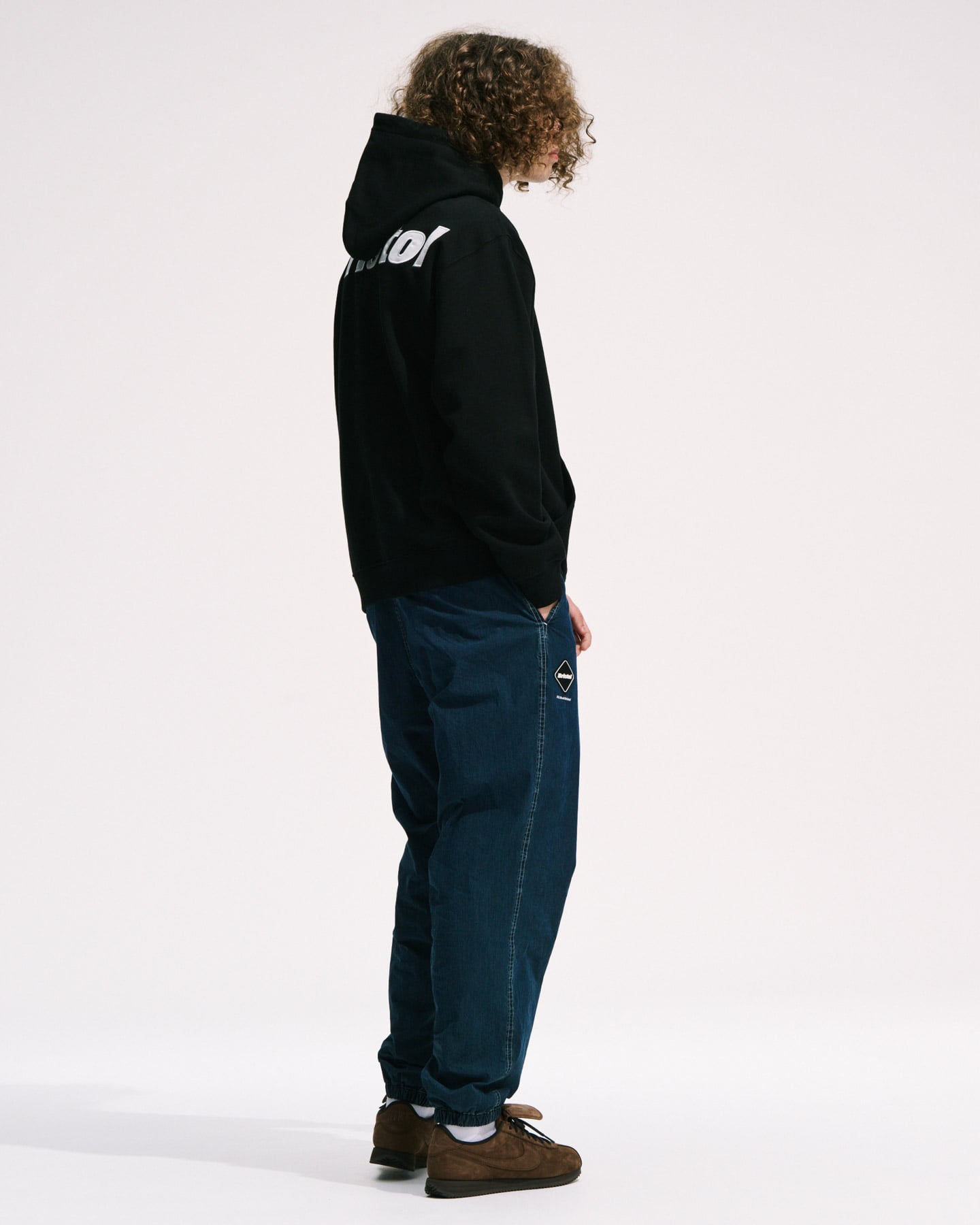 SOPH. | WASHED CRISP DENIM TRACK PANTS(M INDIGO):
