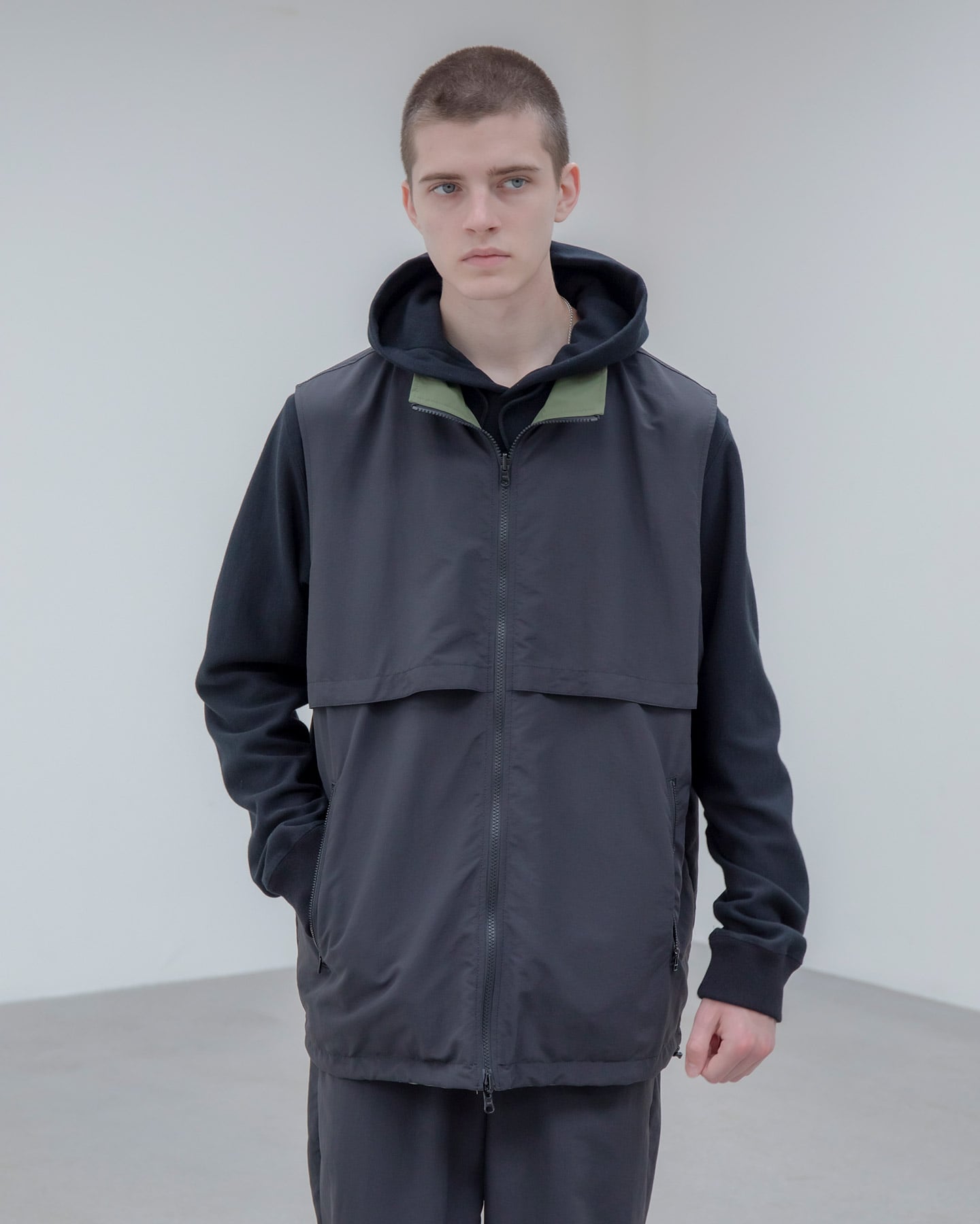 SOPH. | SUPPLEX REVERSIBLE STAND COLLAR VEST(2 NAVY / BEIGE):