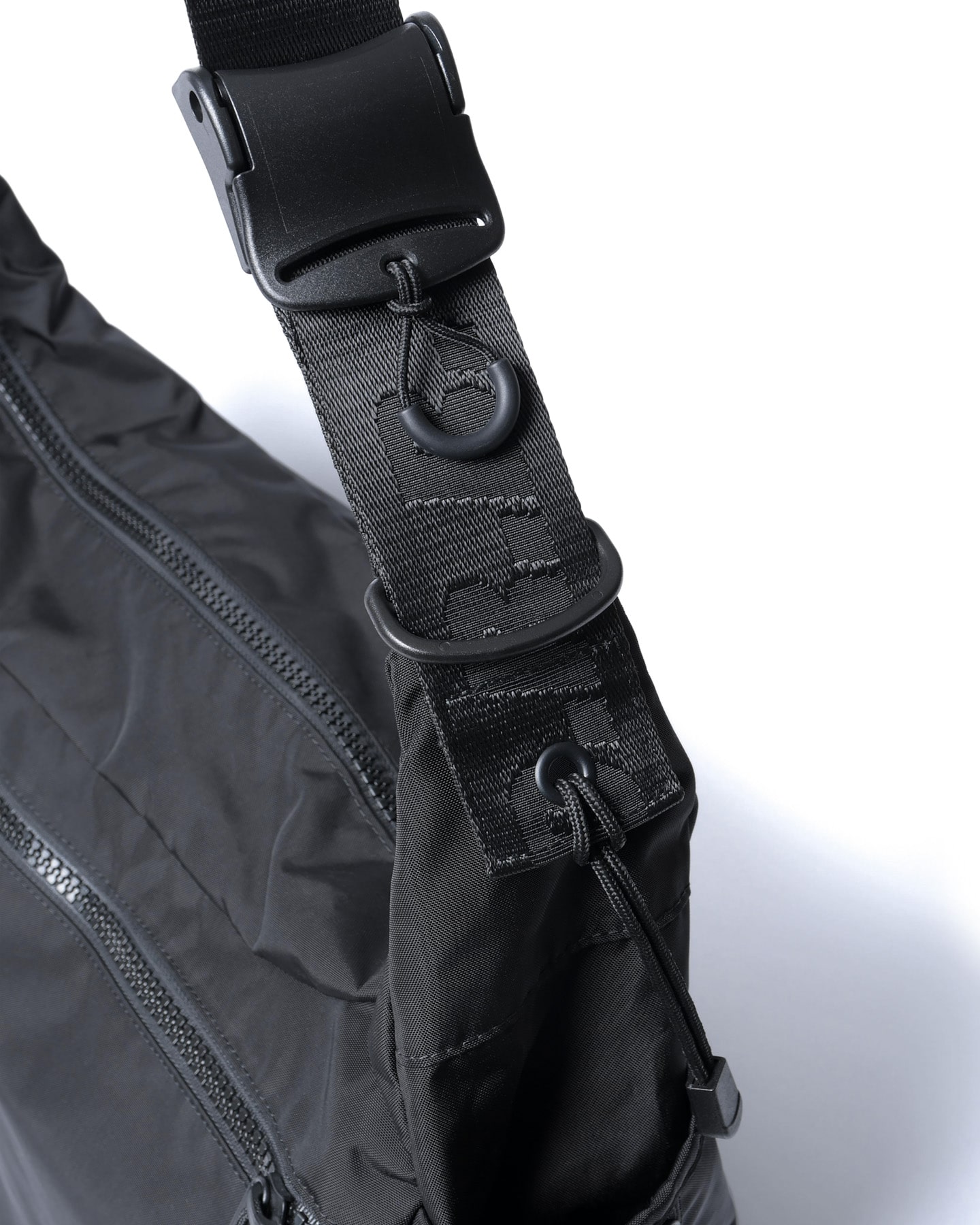 SOPH. | TOUR SHOULDER BAG(FREE BLACK):
